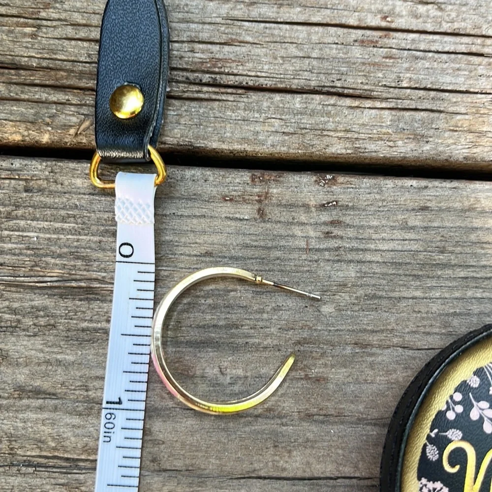 Handmade Gold Resin Hoop Earrings with Dried Pink Flowers - Picture 15 of 16